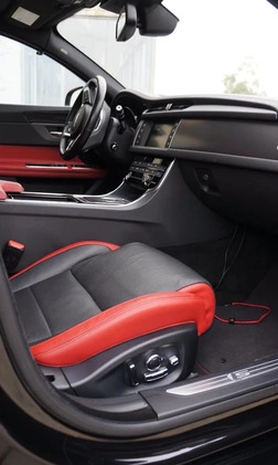 Jaguar XF cena 79900 przebieg: 115000, rok produkcji 2016 z Siemiatycze małe 301